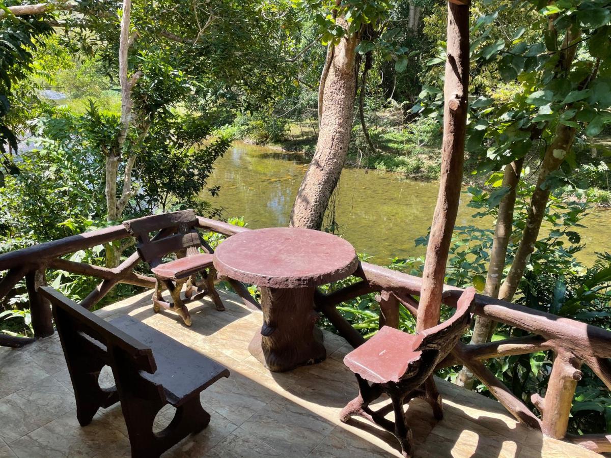 Art'S Riverview Lodge Khao Sok National Park Esterno foto