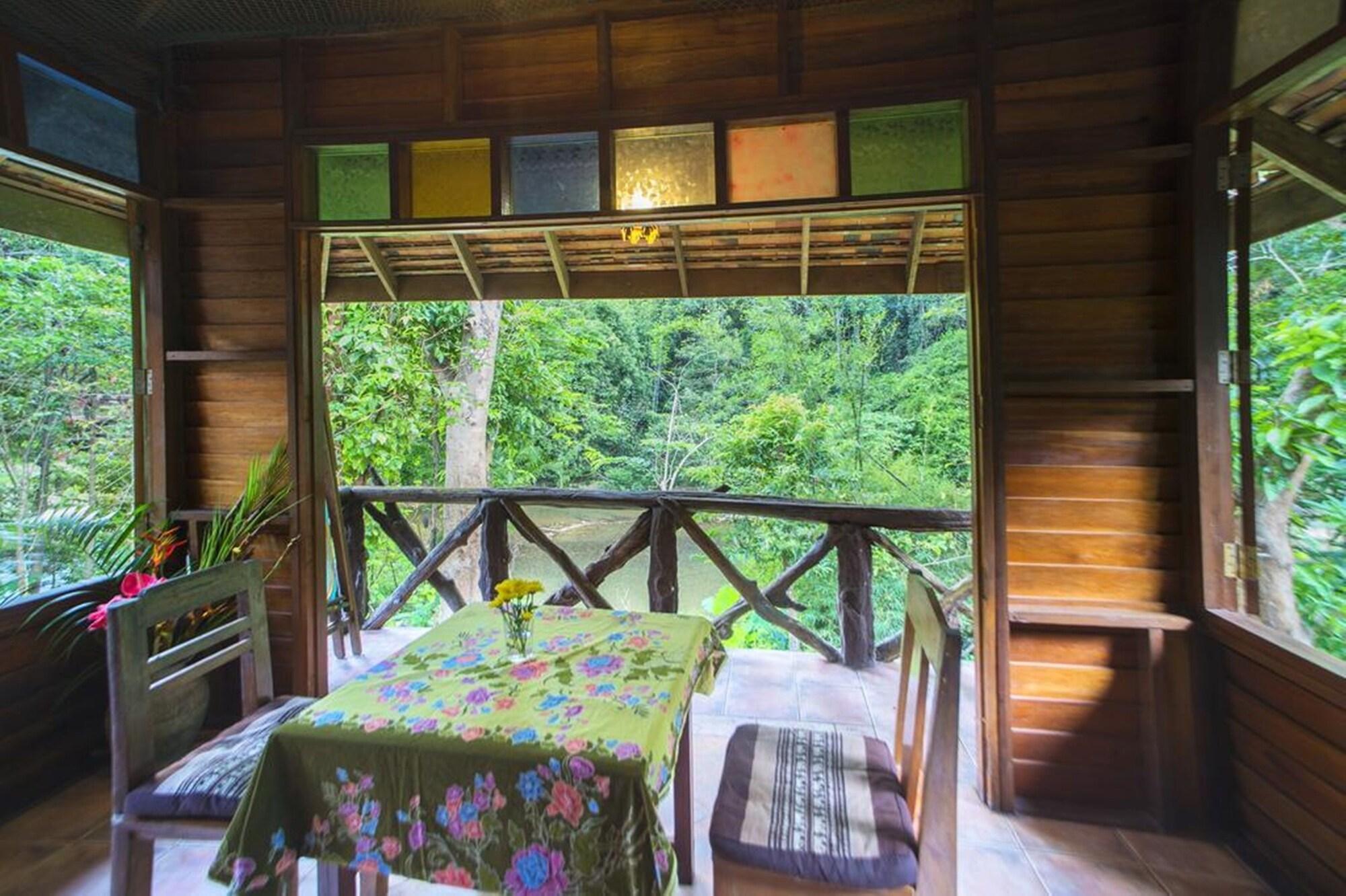 Art'S Riverview Lodge Khao Sok National Park Esterno foto