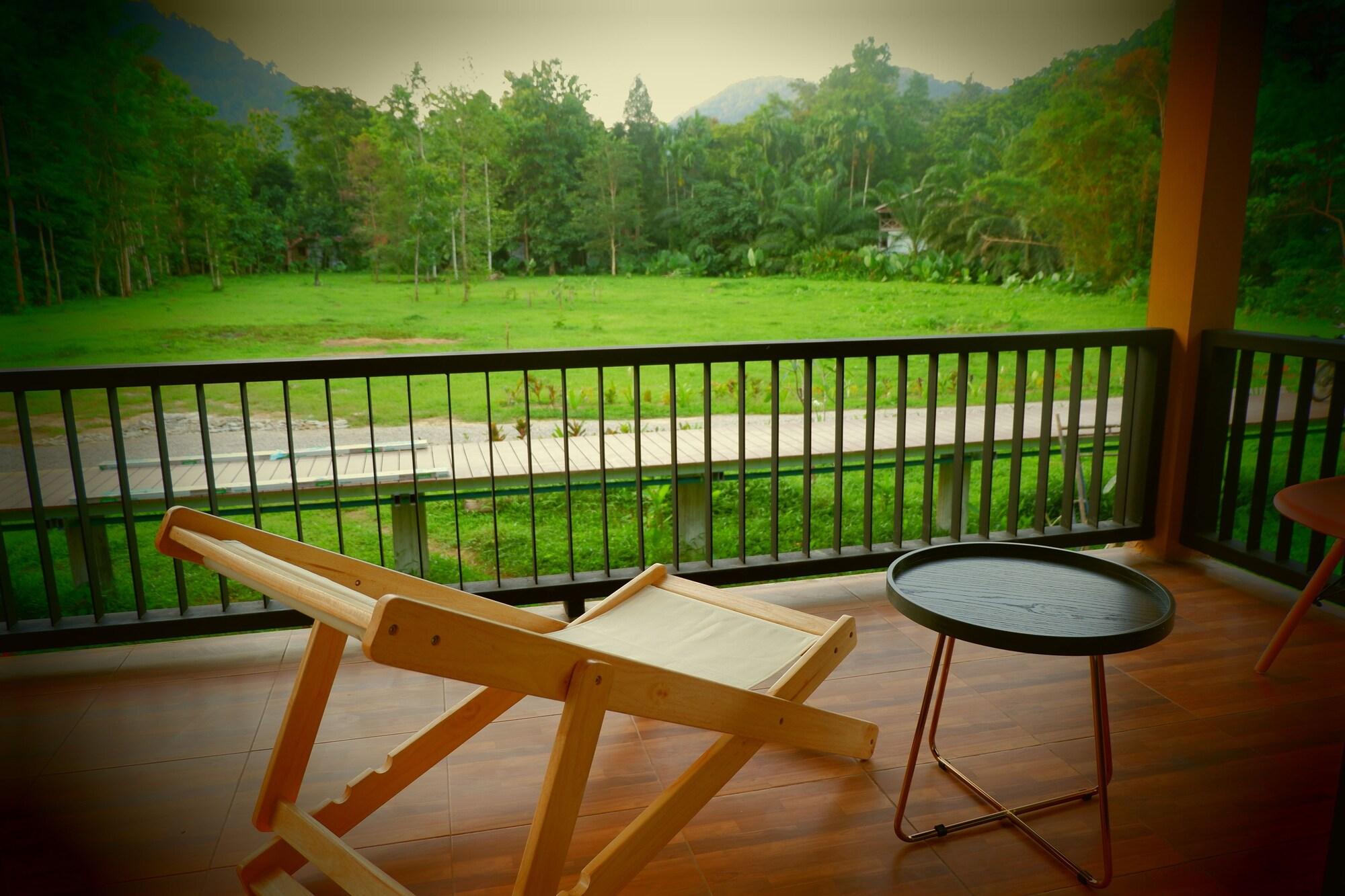 Art'S Riverview Lodge Khao Sok National Park Esterno foto