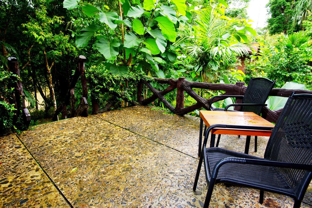 Art'S Riverview Lodge Khao Sok National Park Esterno foto