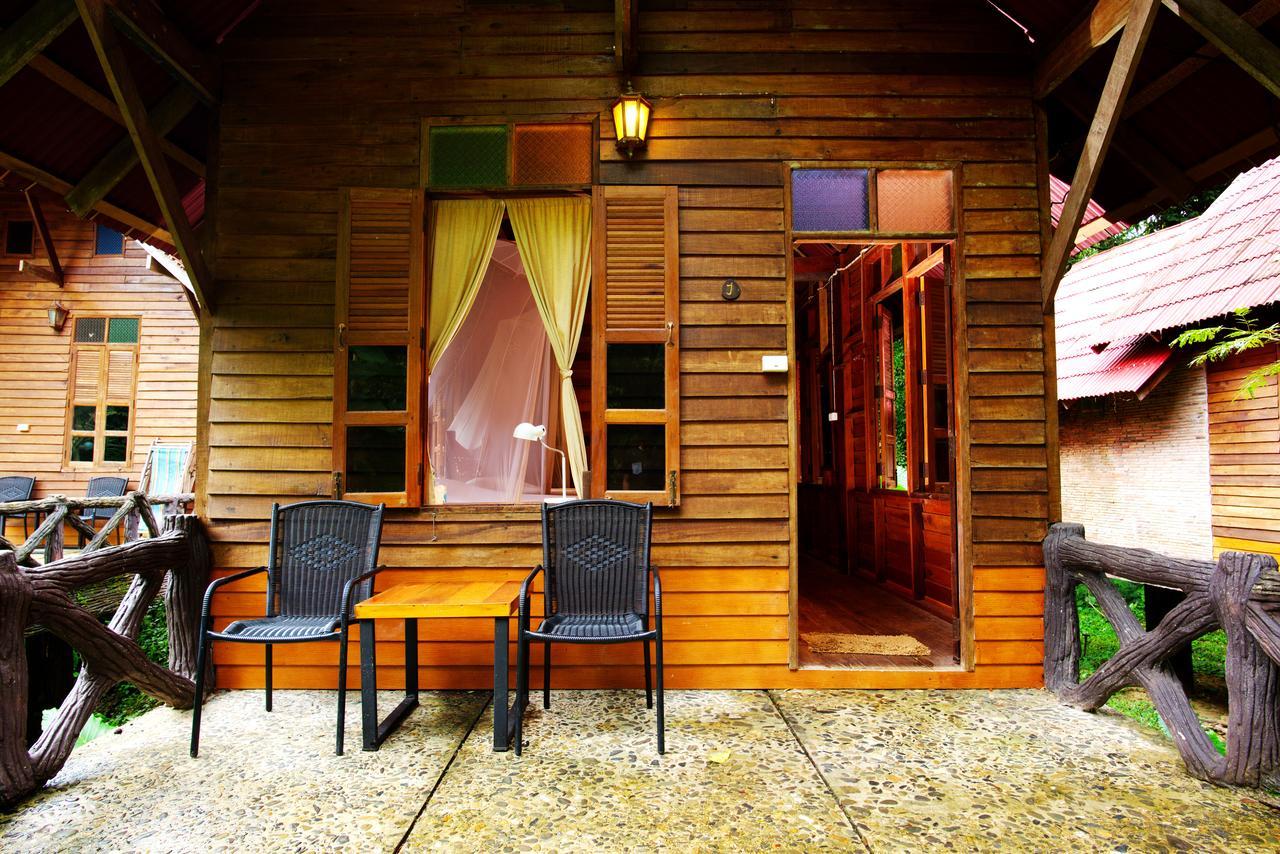 Art'S Riverview Lodge Khao Sok National Park Esterno foto